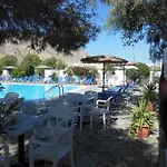 Santa Irini 酒店