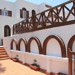 Santa Irini Otel Perissa (Santorini)