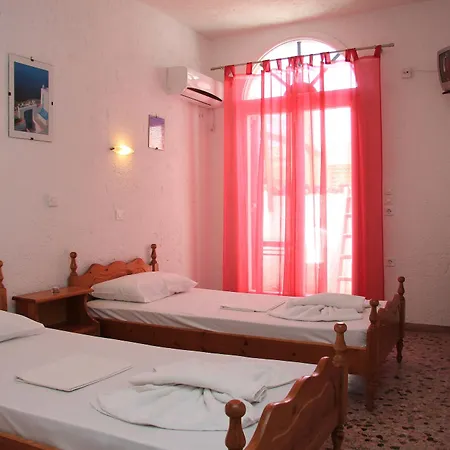 호텔 Santa Irini 2*