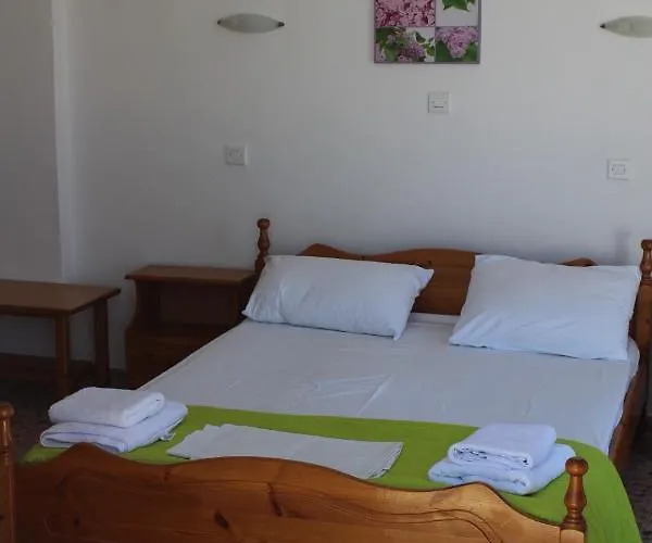 Santa Irini Hotel 2*