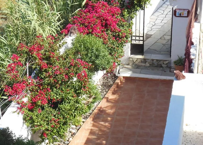 Santa Irini Hotel Perissa (Santorini)