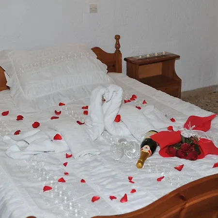 Santa Irini ホテル