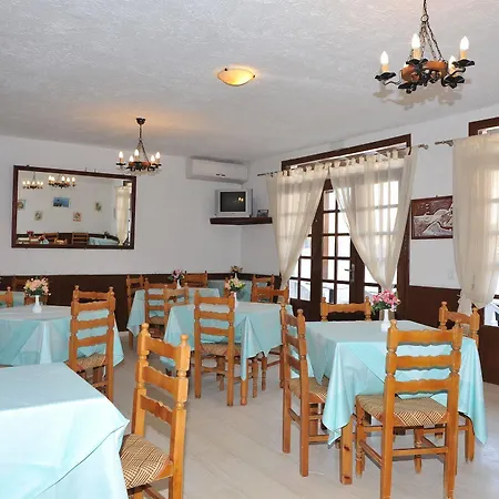 Santa Irini ホテル ペリッサ