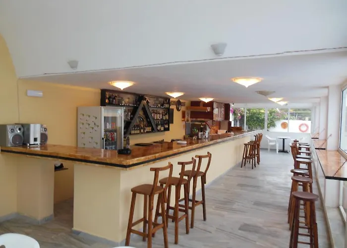 Santa Irini Hotel 2*